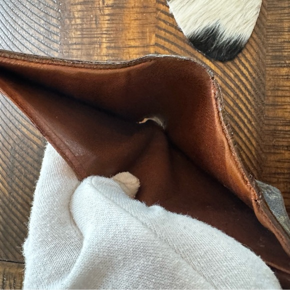 - Louis Vuitton, men's monogram, bifold, wallet, vintage - Picture 12 of 17